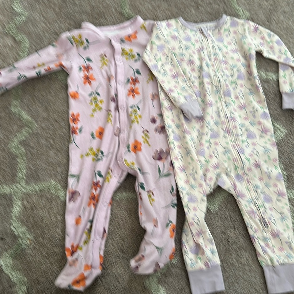 Girls purple Floral onesies - 9M